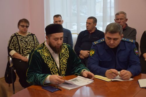 В Нурлате прошел круглый стол с участием представителей религиозных и общественных организаций
