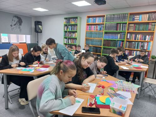 Школьники Нурлата подготовили новогодние открытки для участников СВО