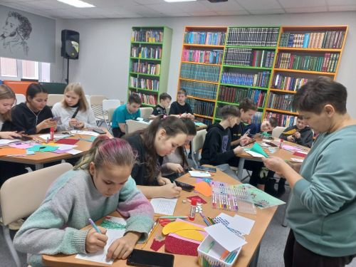 Школьники Нурлата подготовили новогодние открытки для участников СВО