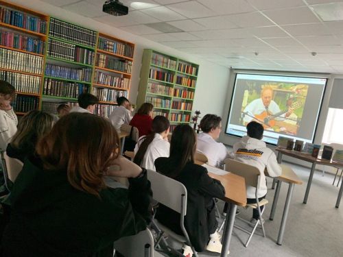 В центральной библиотеке Нурлата прозвучали бардовские песни
