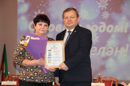 В Нурлате наградили победителей смотра-конкурса на лучшую новогоднюю иллюминацию «Новый Год-2024”