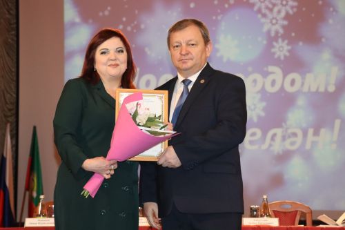 В Нурлате наградили победителей смотра-конкурса на лучшую новогоднюю иллюминацию «Новый Год-2024”