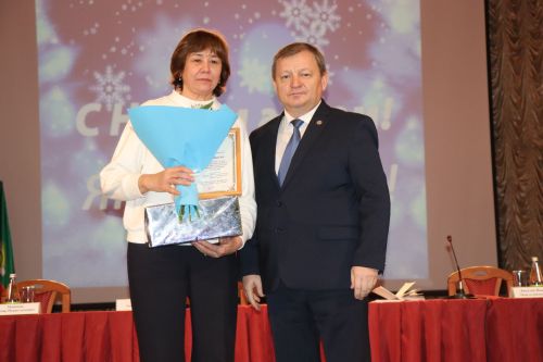 В Нурлате наградили победителей смотра-конкурса на лучшую новогоднюю иллюминацию «Новый Год-2024”