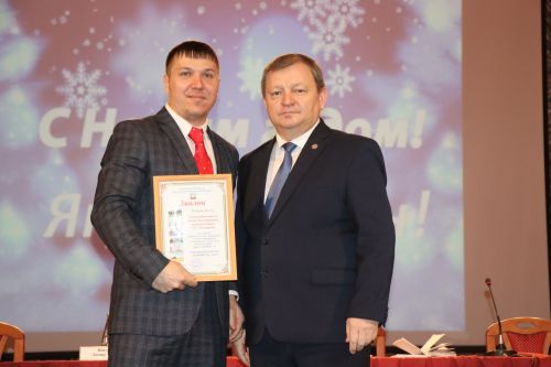 В Нурлате наградили победителей смотра-конкурса на лучшую новогоднюю иллюминацию «Новый Год-2024”