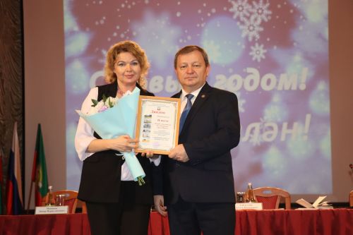 В Нурлате наградили победителей смотра-конкурса на лучшую новогоднюю иллюминацию «Новый Год-2024”