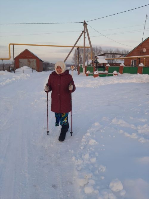 В рамках программы «Встречаем зиму» пожилые потренировались на свежем воздухе