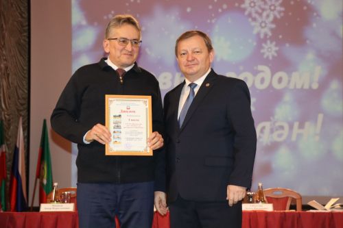 В Нурлате наградили победителей смотра-конкурса на лучшую новогоднюю иллюминацию «Новый Год-2024”