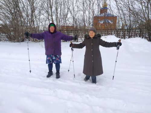 В рамках программы «Встречаем зиму» пожилые потренировались на свежем воздухе