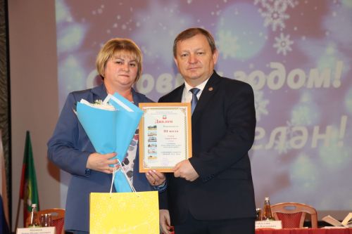 В Нурлате наградили победителей смотра-конкурса на лучшую новогоднюю иллюминацию «Новый Год-2024”