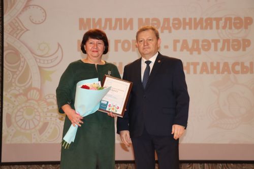 Коллективы, оформившие 100-процентную подписку на газету «Дуслык» («Дружба», «Туслах»), наградили на торжественном мероприятии