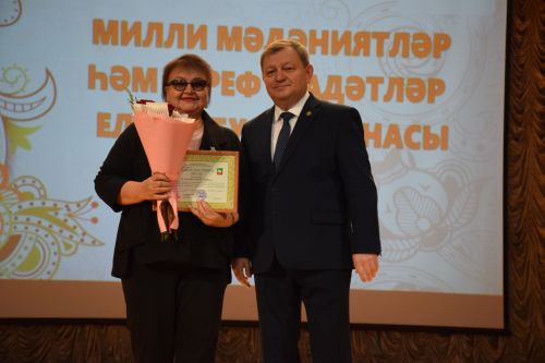Коллективы, оформившие 100-процентную подписку на газету «Дуслык» («Дружба», «Туслах»), наградили на торжественном мероприятии