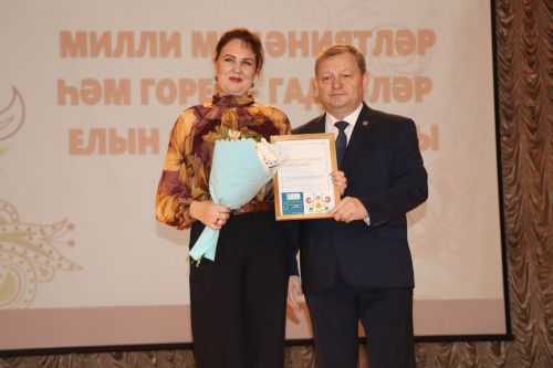 Коллективы, оформившие 100-процентную подписку на газету «Дуслык» («Дружба», «Туслах»), наградили на торжественном мероприятии