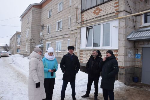 В Нурлате комиссия ознакомилась с ходом капитального ремонта домов