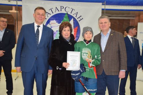 Нурлатская команда «Ледок» стала серебряным призером в финале республиканского этапа «Золотой шайбы»
