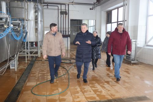 Алмаз Ахметшин посетил молокоперерабатывающий завод в Тюрнясеве