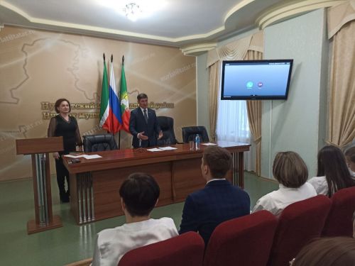 Нурлатцы приняли участие в торжественной церемонии открытия Года педагога и наставника