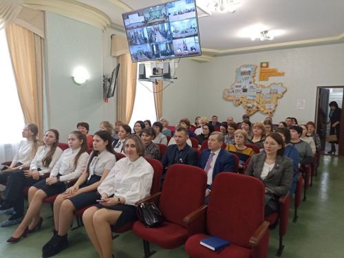 Нурлатцы приняли участие в торжественной церемонии открытия Года педагога и наставника