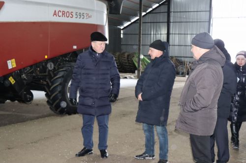 Алмаз Ахметшин посетил крестьянско-фермерское хозяйство Али Алиева в Тюрнясеве