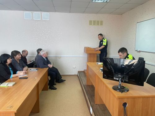 Нурлатские автоинспекторы проводят встречи с коллективами предприятий и организаций района