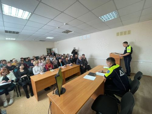 Нурлатские автоинспекторы проводят встречи с коллективами предприятий и организаций района