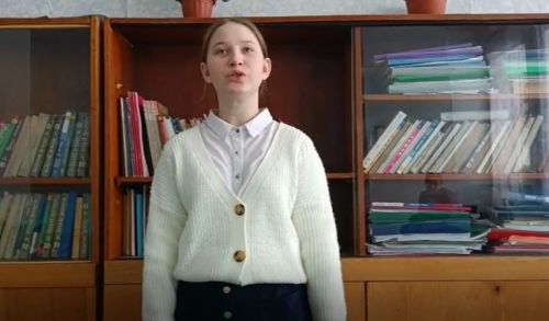 Айгуль Ахметзянова читает стихотворение Гакиля Сагирова