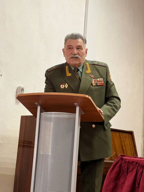Генерал - майор запаса Анатолий Молоствов: «Выбирать профессию важно сердцем»