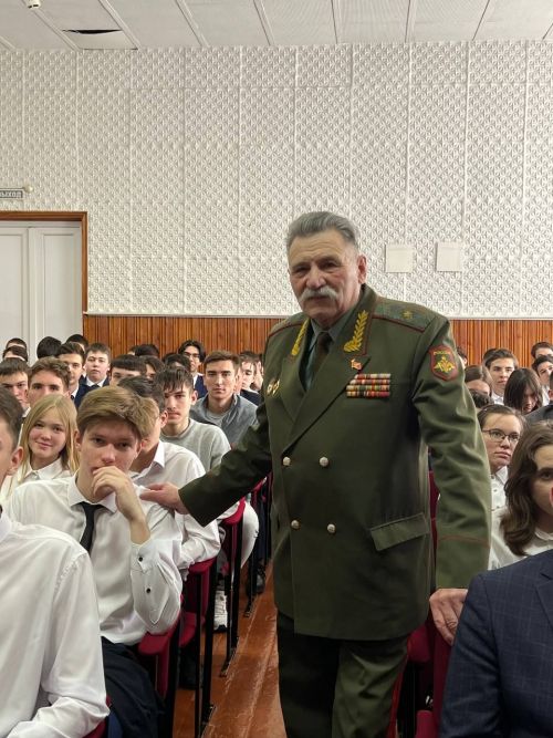 Генерал - майор запаса Анатолий Молоствов: «Выбирать профессию важно сердцем»