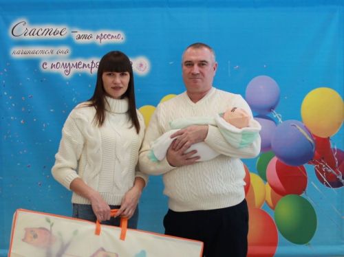 В Нурлате поздравили семьи с новорожденными
