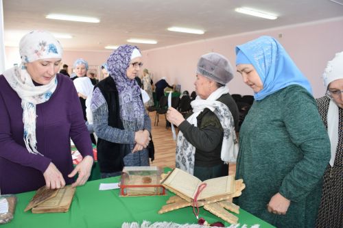 В Нурлате открылась выставка религиозных книг