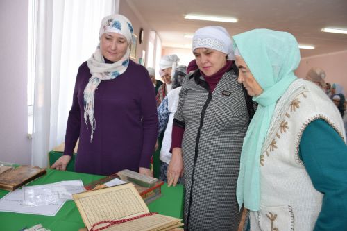 В Нурлате открылась выставка религиозных книг