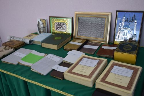 В Нурлате открылась выставка религиозных книг