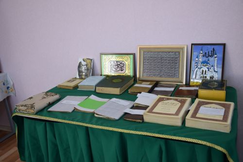 В Нурлате открылась выставка религиозных книг