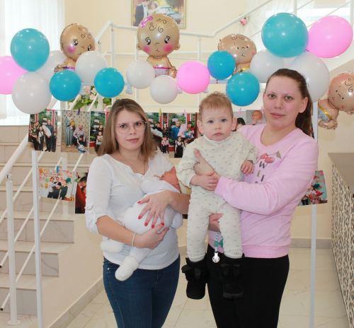 В Нурлате поздравили семьи с новорожденными