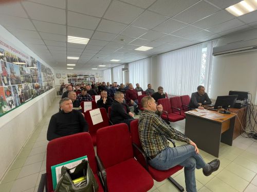 Сотрудники Госавтоинспекции проводят профилактические встречи с трудовыми коллективами
