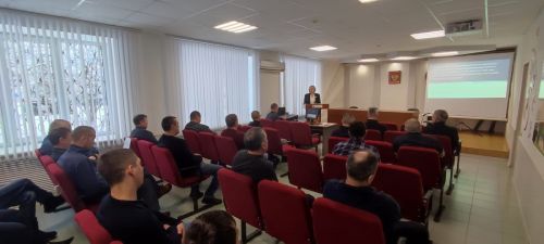 Сотрудники Госавтоинспекции проводят профилактические встречи с трудовыми коллективами