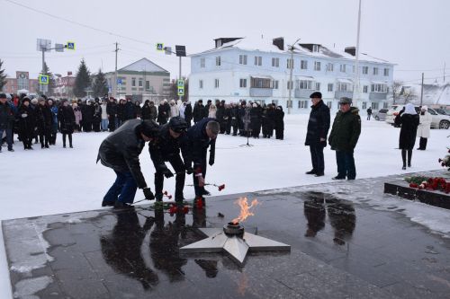 В Нурлате прошел торжественный митинг в честь Дня защитника Отечества