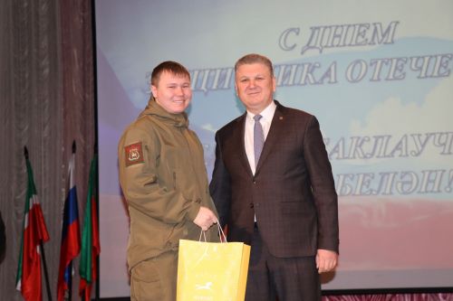 В Нурлате прошел праздничный концерт к Дню защитника Отечества