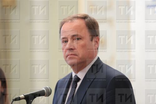 Полпред Президента РФ в ПФО Игорь Комаров поздравил защитников Отечества с праздником