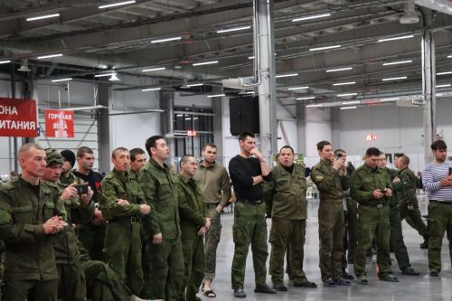Минниханов: мы должны уделять самое пристальное внимание вопросам военнослужащих