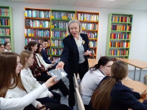 О правилах безопасности на дорогах со школьниками беседовала Гульфия Гималтдинова