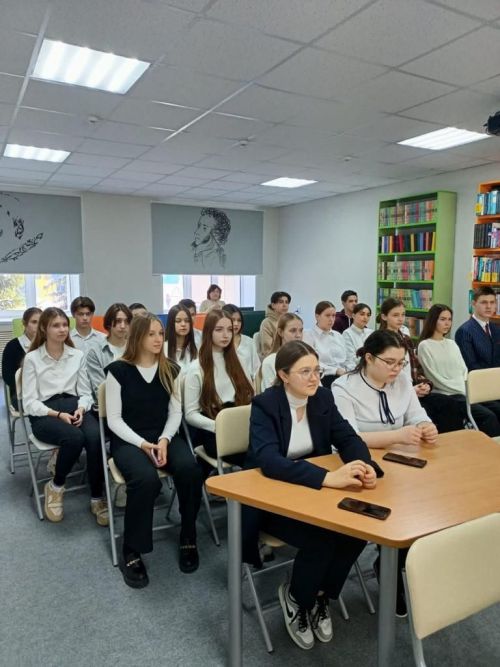 О правилах безопасности на дорогах со школьниками беседовала Гульфия Гималтдинова