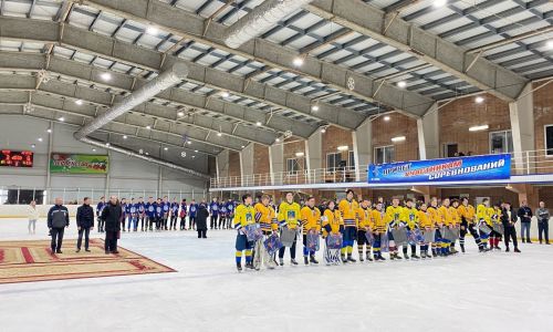 Нурлатская хоккейная команда «Ледок» завоевала «бронзу»