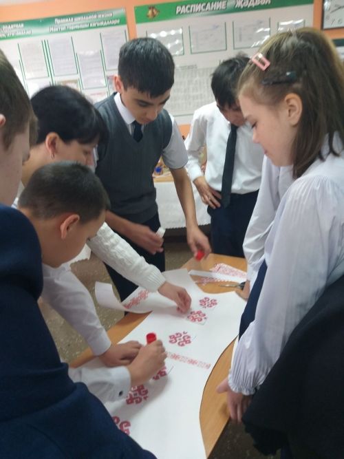 В Нурлатской школе-интернате организовали выставку чувашского народного ремесла и промысла