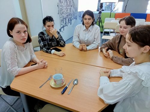 В центральной библиотеке состоялся брейн - ринг «Согласно этикету»