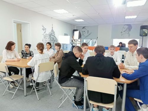 В центральной библиотеке состоялся брейн - ринг «Согласно этикету»