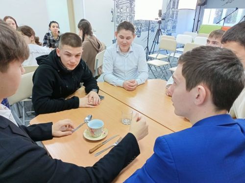 В центральной библиотеке состоялся брейн - ринг «Согласно этикету»