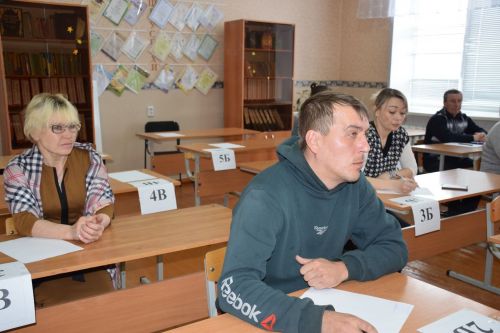Родители нурлатских школьников сдали ЕГЭ по русскому языку