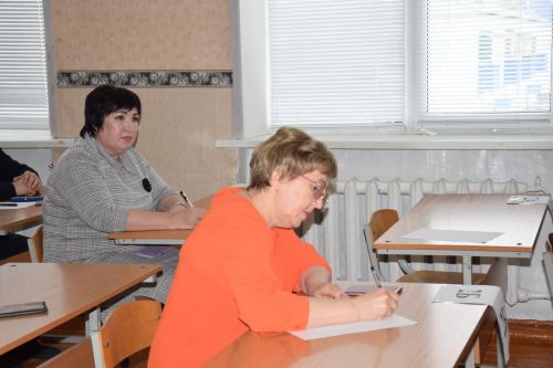 Родители нурлатских школьников сдали ЕГЭ по русскому языку