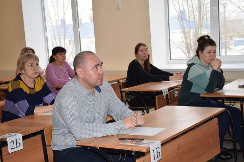 Родители нурлатских школьников сдали ЕГЭ по русскому языку