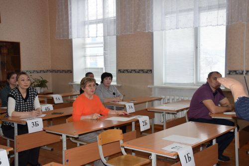 Родители нурлатских школьников сдали ЕГЭ по русскому языку